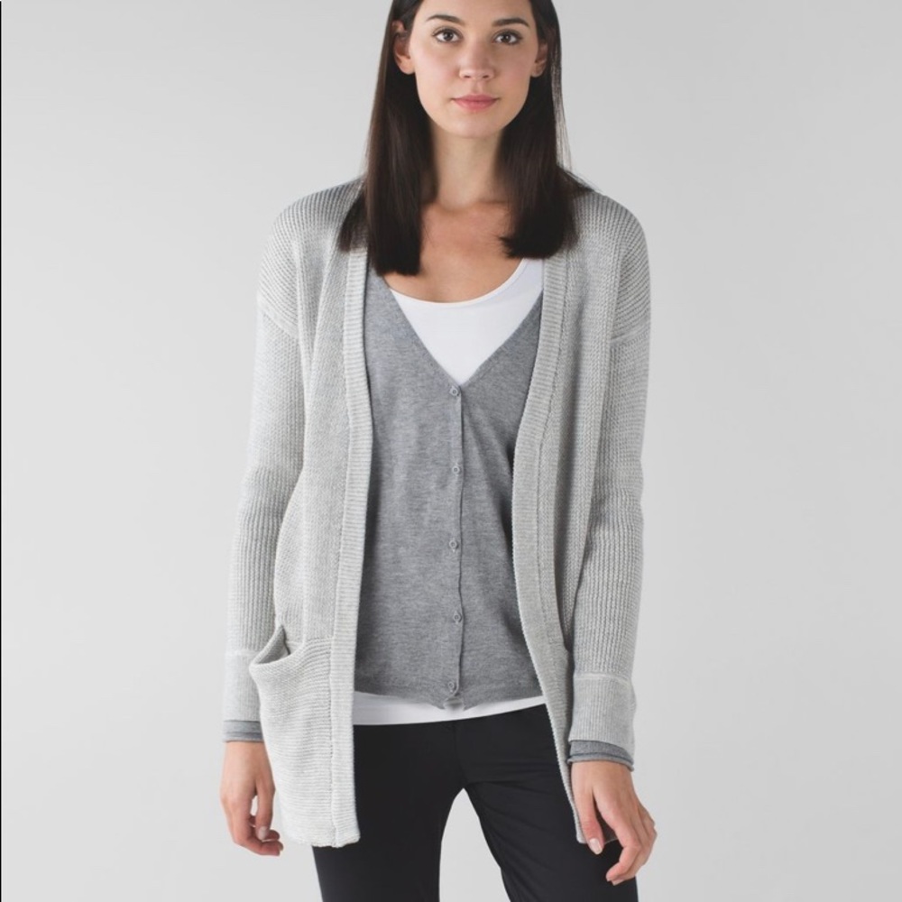 Lululemon vestigan size 6 light grey EUC